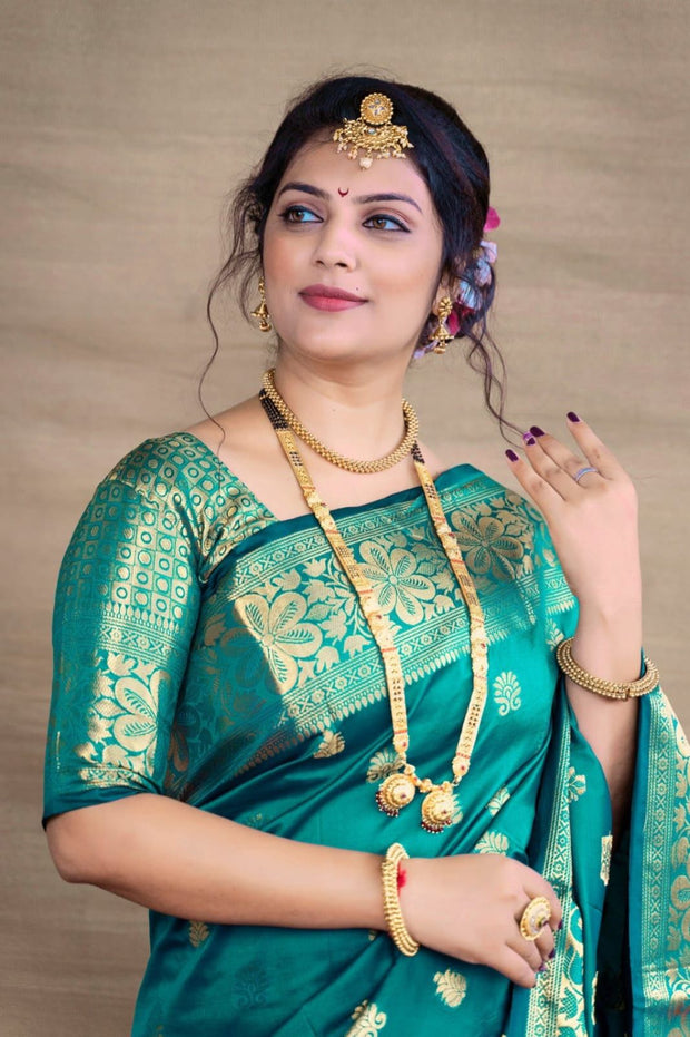 Desirable Rama Banarasi Silk Saree With Assemblage Blouse Piece