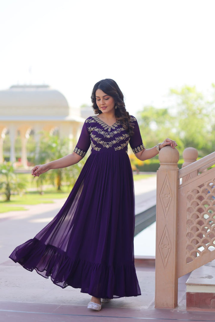 Desinger Puprle anarakli Gown