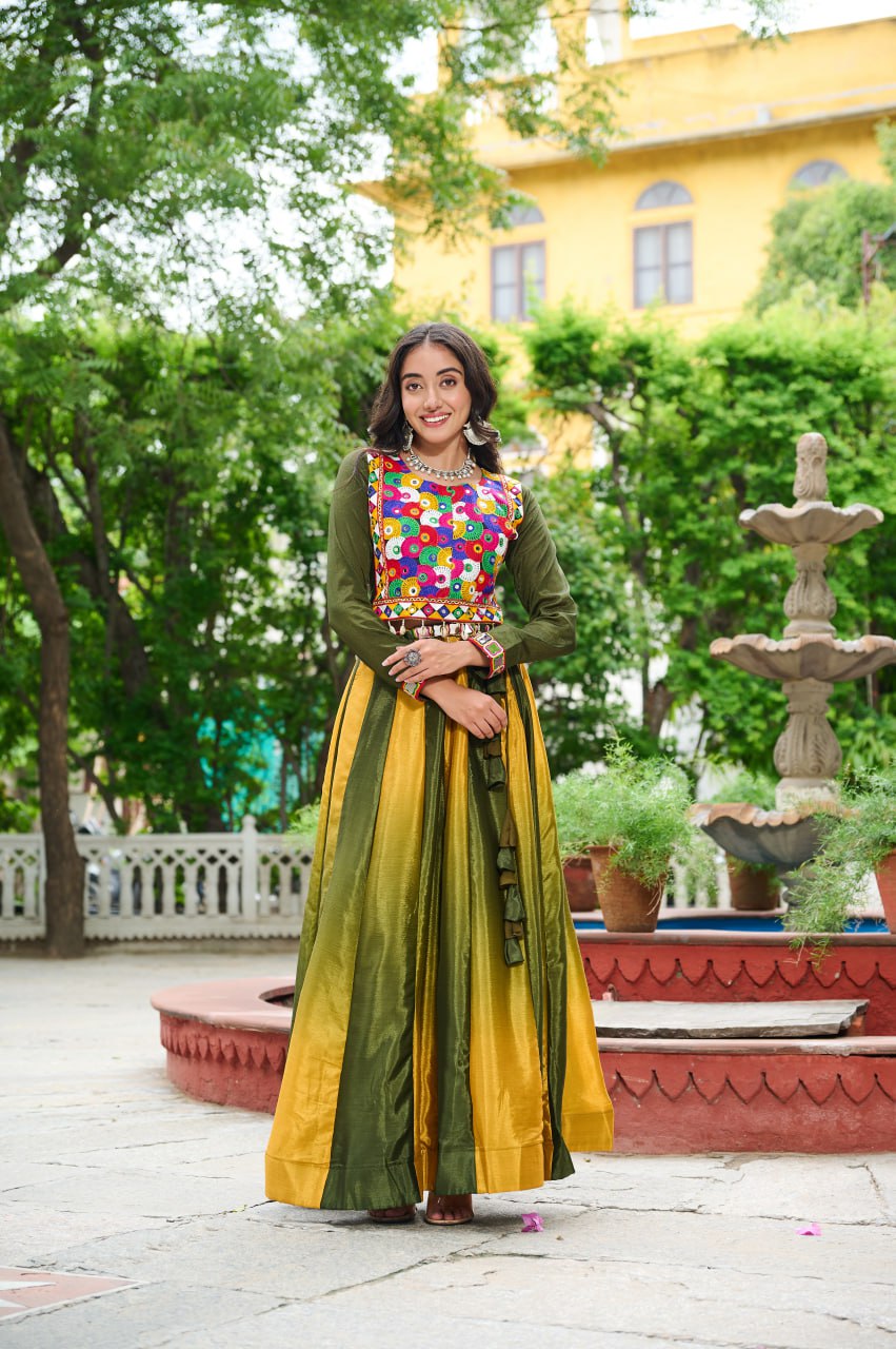 navaratri Chinnon Lahengha Choli