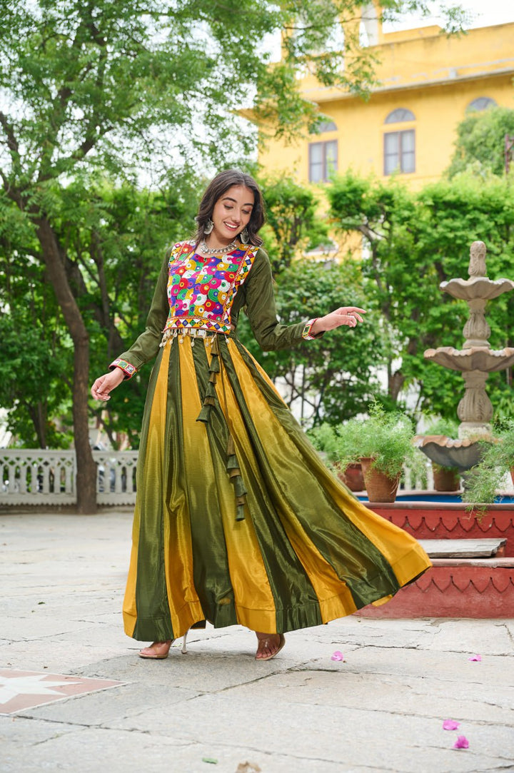 navaratri Chinnon Lahengha Choli