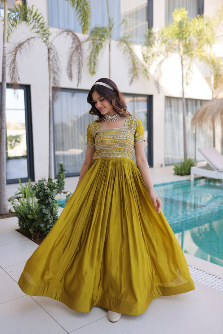 New Designe Mehendi anarkali Gown Set