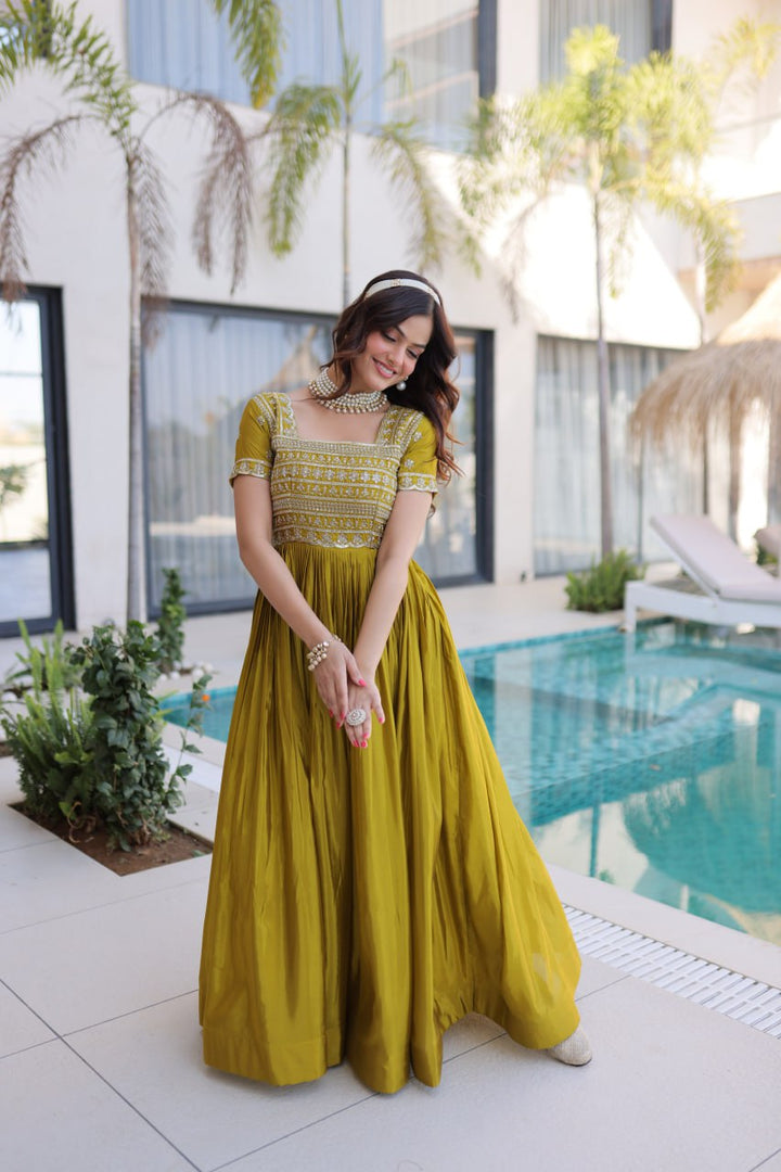 New Designe Mehendi anarkali Gown Set