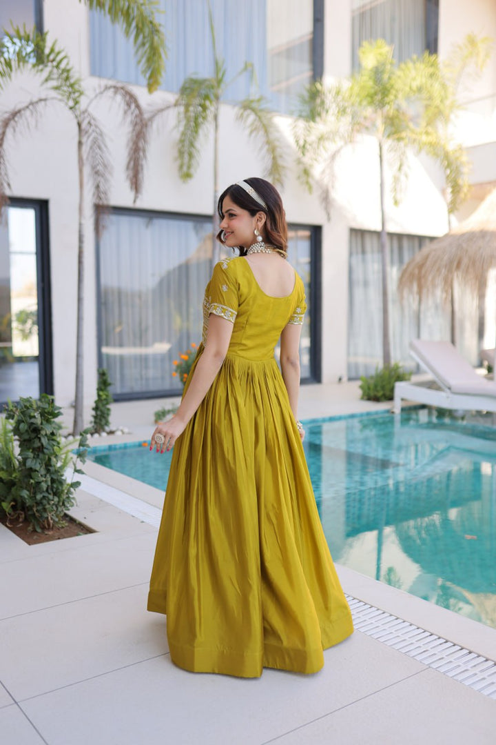 New Designe Mehendi anarkali Gown Set