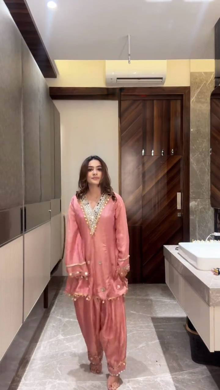 EXCLUSIVE AND TRENDY SARARA  SET