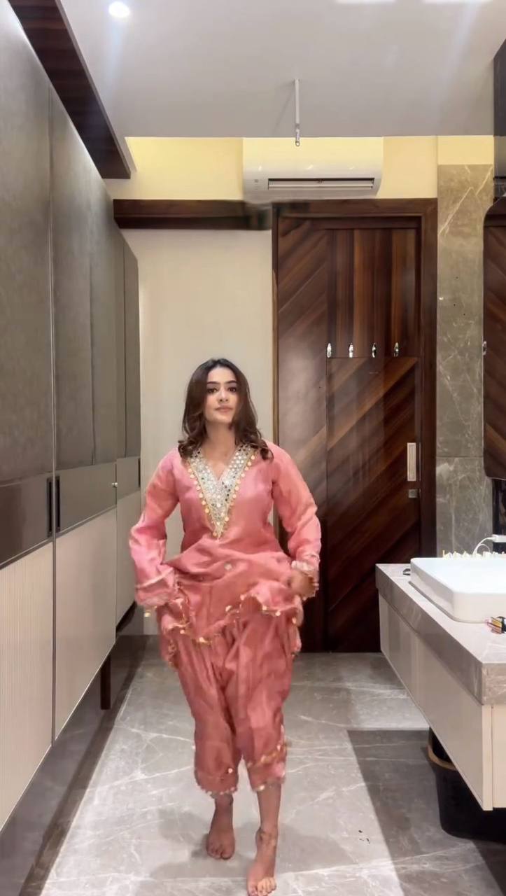 EXCLUSIVE AND TRENDY SARARA  SET