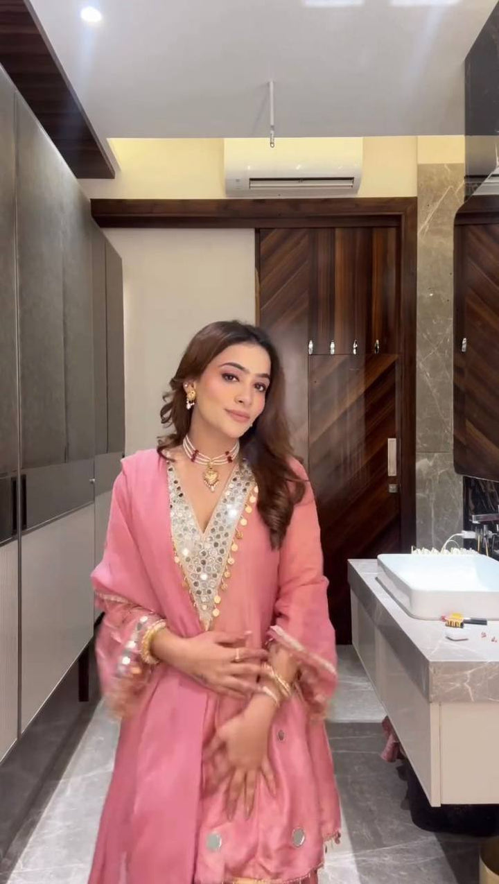 EXCLUSIVE AND TRENDY SARARA  SET