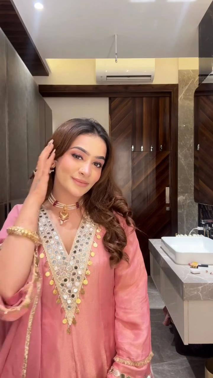 EXCLUSIVE AND TRENDY SARARA  SET